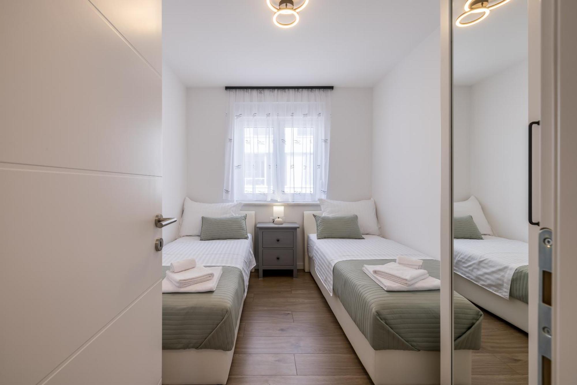 Adriatic Nest, Cozy And Modern Two Bedroom Apartment Kaštela Esterno foto