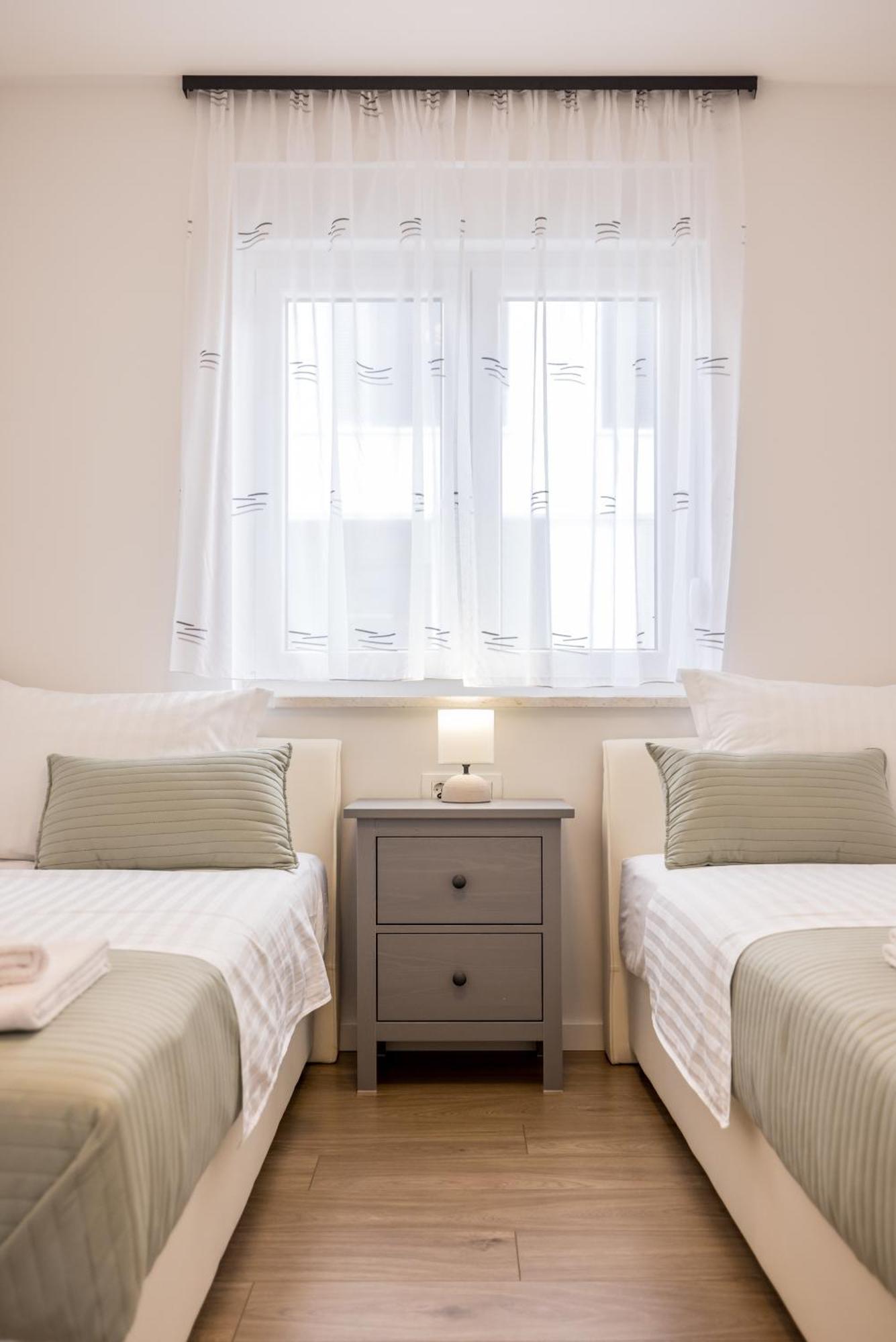 Adriatic Nest, Cozy And Modern Two Bedroom Apartment Kaštela Esterno foto