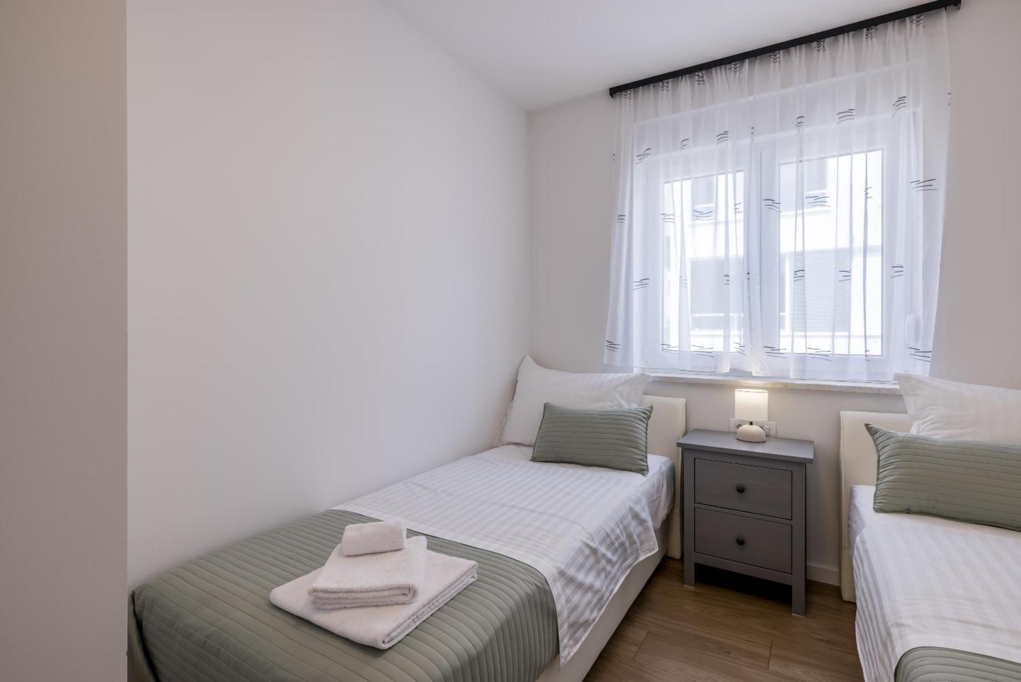 Adriatic Nest, Cozy And Modern Two Bedroom Apartment Kaštela Esterno foto